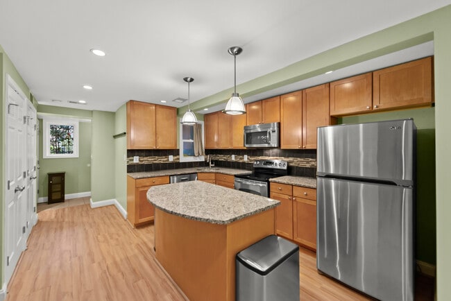 Building Photo - 2331 1st St NW Unit B Rental