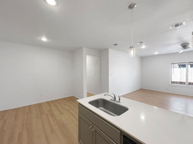 Photo - 5506 Itasca St Unidad B