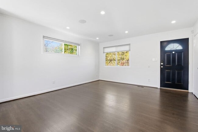 Photo - 3700 Emily St