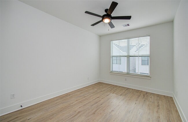 Building Photo - 6420 Highland Pine Ln