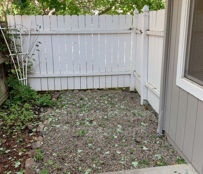 2540 Siskiyou Blvd Condo Condo for Rent in Ashland, OR