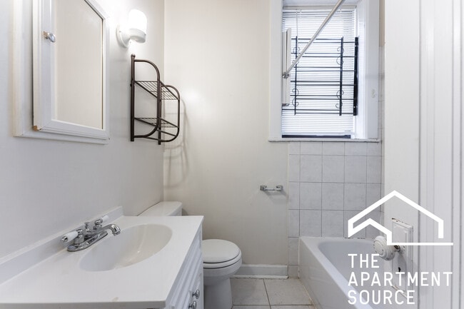 Photo - 3321 N Lakewood Ave Unit G