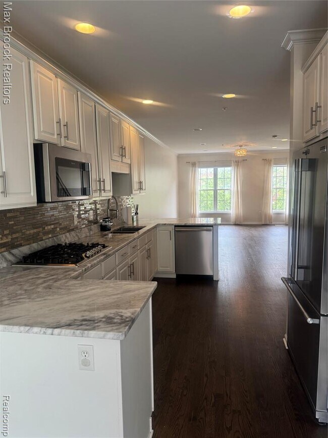 Photo - 537 Graten St