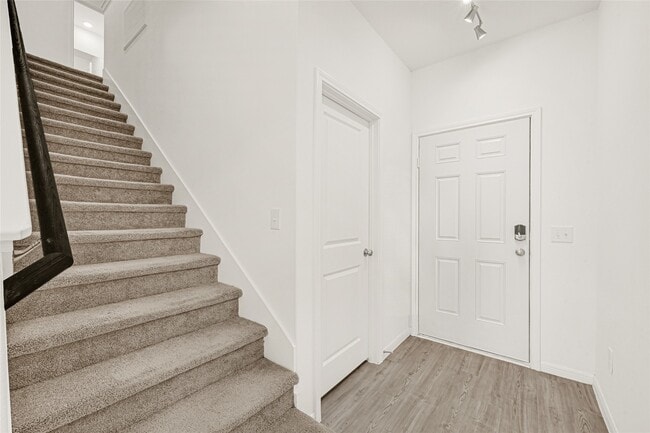 Photo - 318 Maple Bark Trl