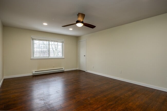 Photo - 529 Fox Run Ln