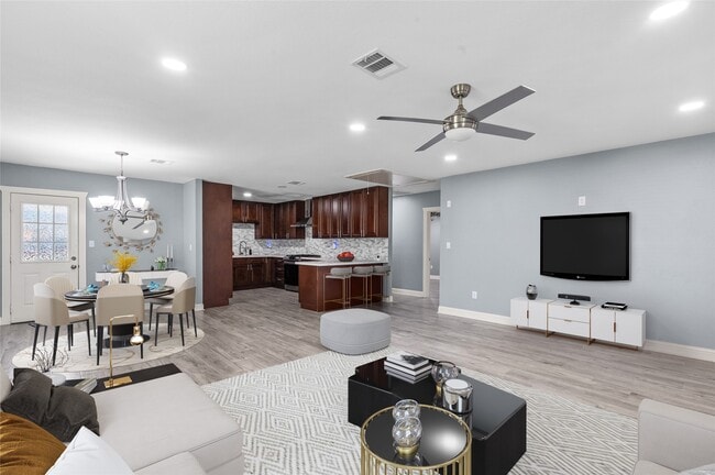 Building Photo - 3853 Rosedale St