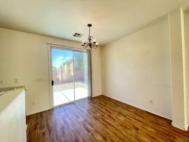 Photo - Carry Over Showing: This property has been shown before and will be rented to the first most qual...