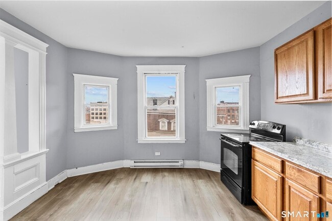 Photo - 33 Albert Pl Unit 2