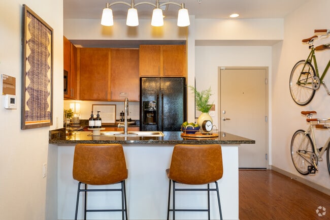 1BR, 1BA - Longs Peak - 701SF