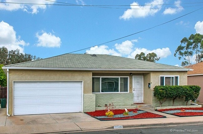 Building Photo - 5 Bedroom House in College East - Bright and Airy on Quiet Street!