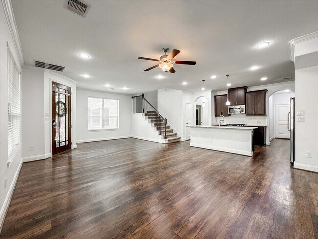 717 Via Lago Dr