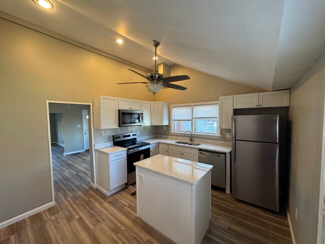 Photo - 1029 Woodside Blvd