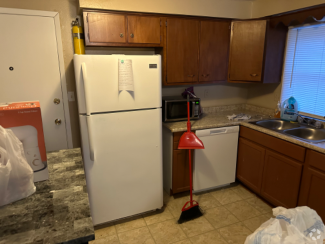 Building Photo - 215 E Washington St Unit 3 Rental
