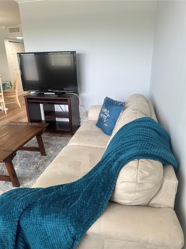 Photo - 4027 Swansea Crescent Unit 4027