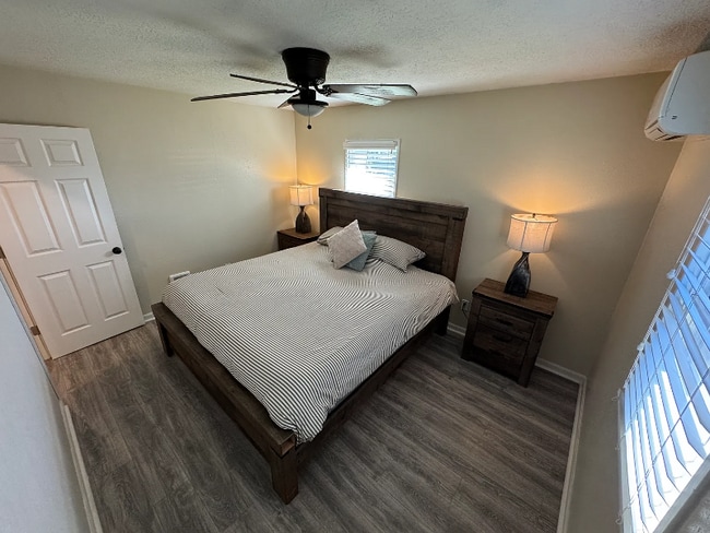 Photo - 1915 W 36th St