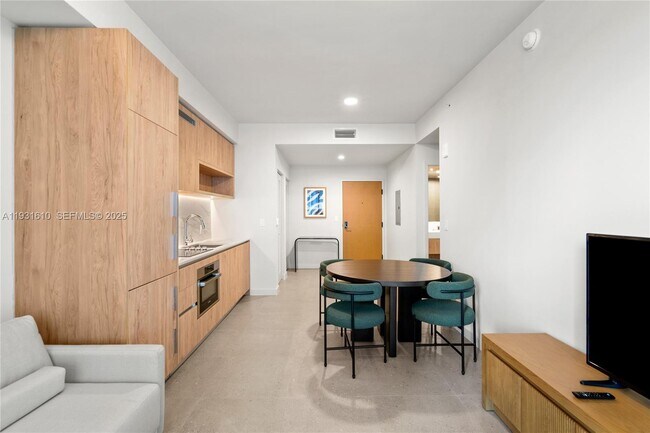 Photo - 11 NE 6th St Unidad 2204