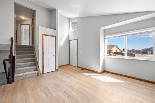 Photo - 4907 Brant Rd