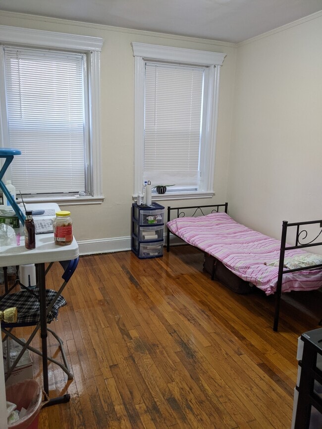 Building Photo - 360 Riverway Unit 12