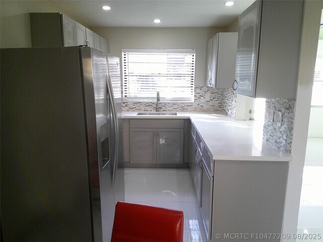 3810 SW 52nd Ave
