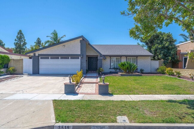 Building Photo - Modern 3BD Home with Curbside Appeal