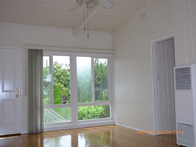 Building Photo - 245 1/2 S Church Ln Unit 245.5 Rental