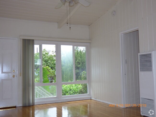 Building Photo - 245 1/2 S Church Ln Unit 245.5 Rental