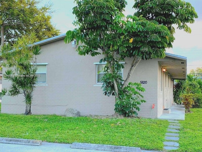 Building Photo - 5820 SW 27th St Unit A