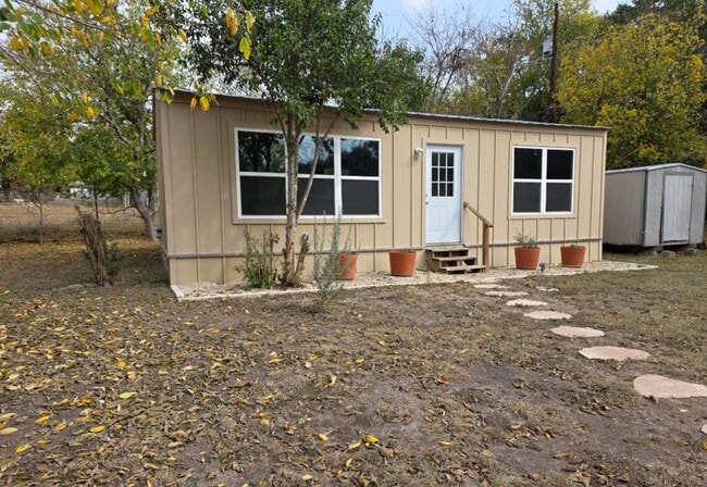 Photo - FOR LEASE!!