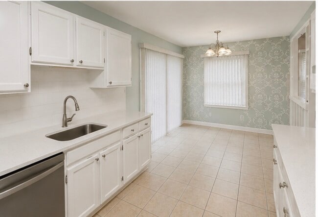 Photo - 119 S Elroy Ave