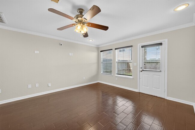 Photo - 6115 Shadow Isle Ln