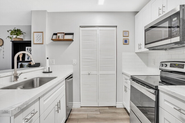 Photo - 8033 NW 71st Ct