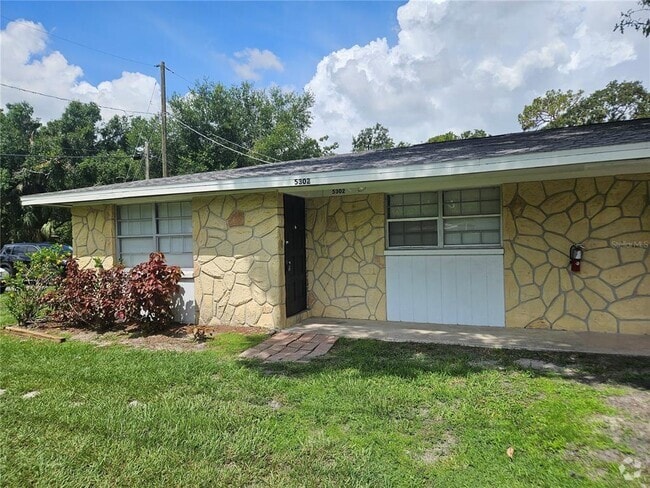 Building Photo - 5302 Oakwood Ct Rental