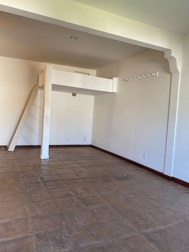 Photo - 1118 Hollyburne Ave Apartments