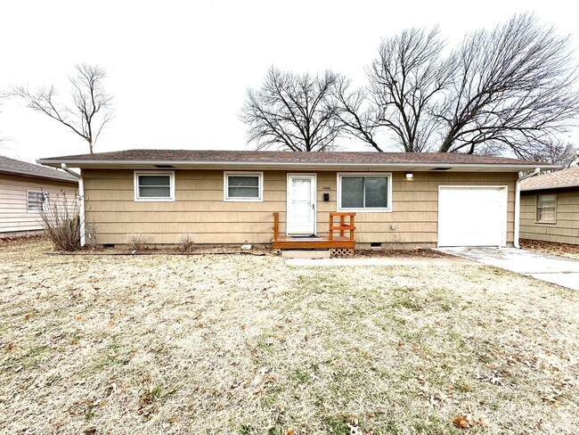 Building Photo - NEWLY REMODELED 3 BEDROOM 1 BATH IN WEBB C... Rental