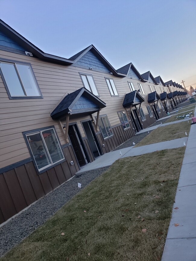 Building Photo - 304 S Skipworth Rd Unit E3 Rental