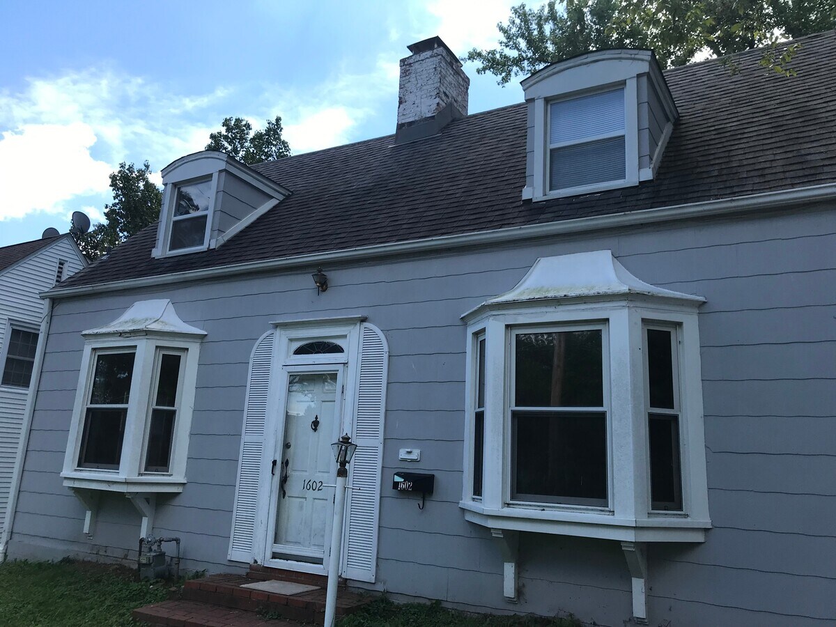 Photo - 1602 University Ave