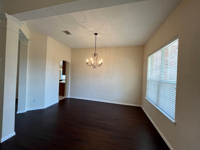 Photo - 112 Cherrytree Trl
