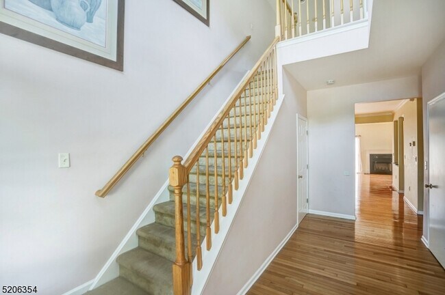 33 Pinfold Ct