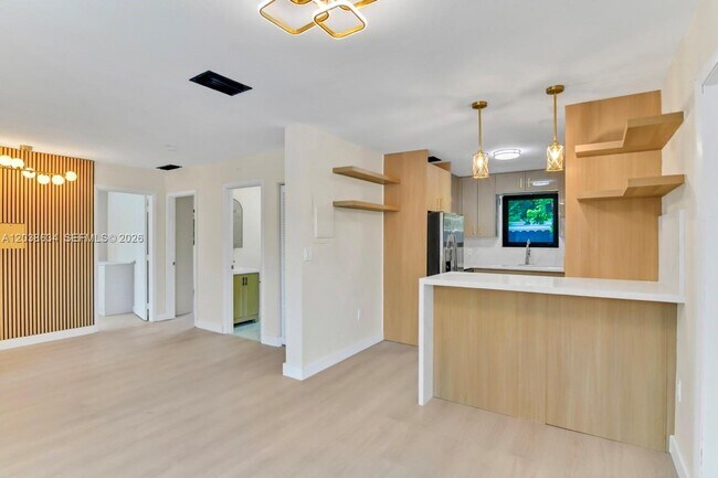 Photo - 910 SW 9th St