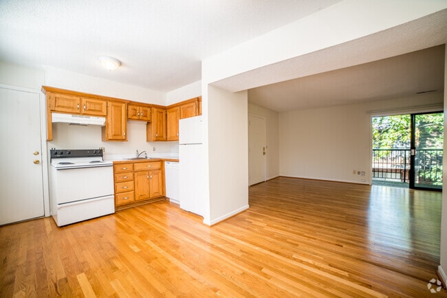 Building Photo - 4012 Oak St Unit 64111 Rental
