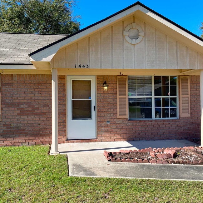 Building Photo - Home For Rent