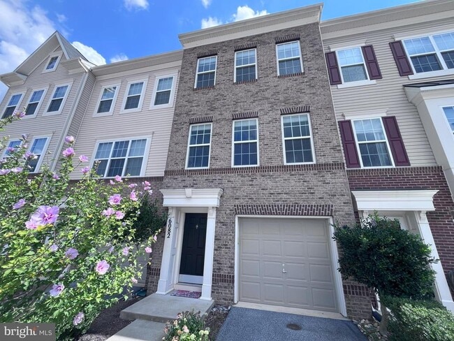 Building Photo - 6082 Forum Sq Rental