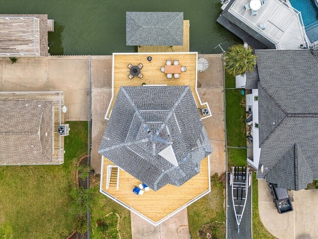 Building Photo - Custom home on Tiki Island