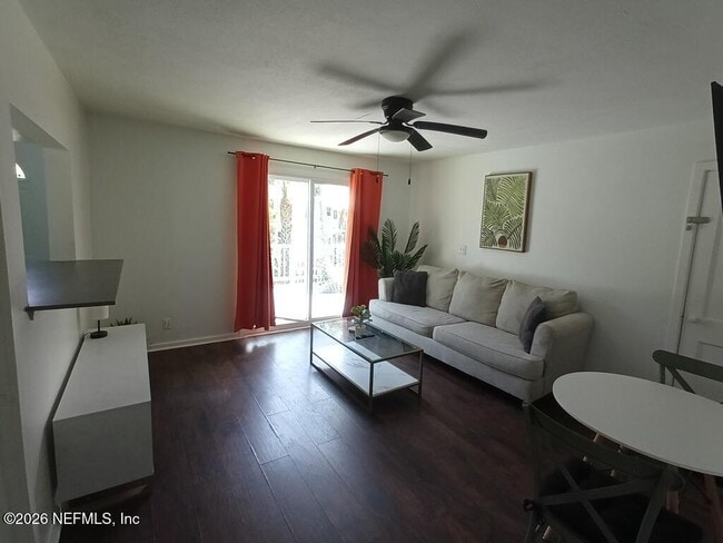 Photo - 215 Oleander St