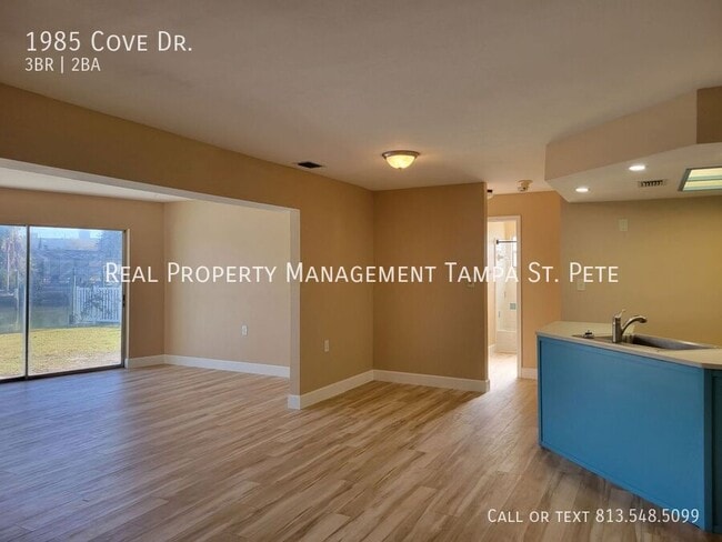 Photo - 1985 Cove Dr