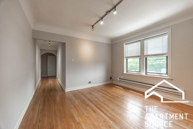 Photo - 2321 N Rockwell St Unit C3