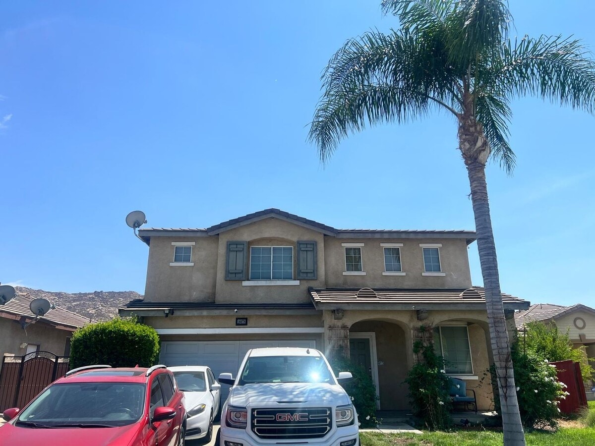Spacious 4-Bedroom Home with Modern Upgrad... - Spacious 4-Bedroom Home with Modern Upgrad...