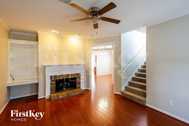 Photo - 140 Warwick Cir