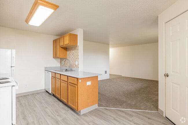 2 habitaciones, 2 baños - 946 pies cuadrados - Comedor - Halsey Heights