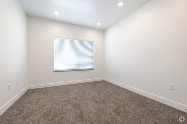 2BR, 2BA - 974SF - Kitchen